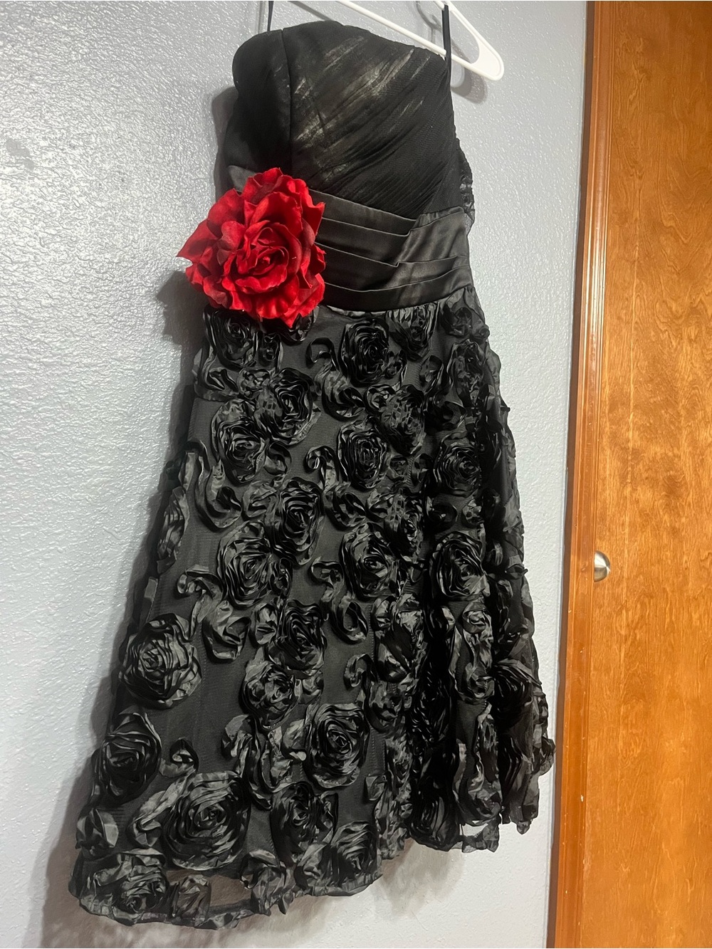 Black Floral Appliquét Midi Skirt with Red Accent